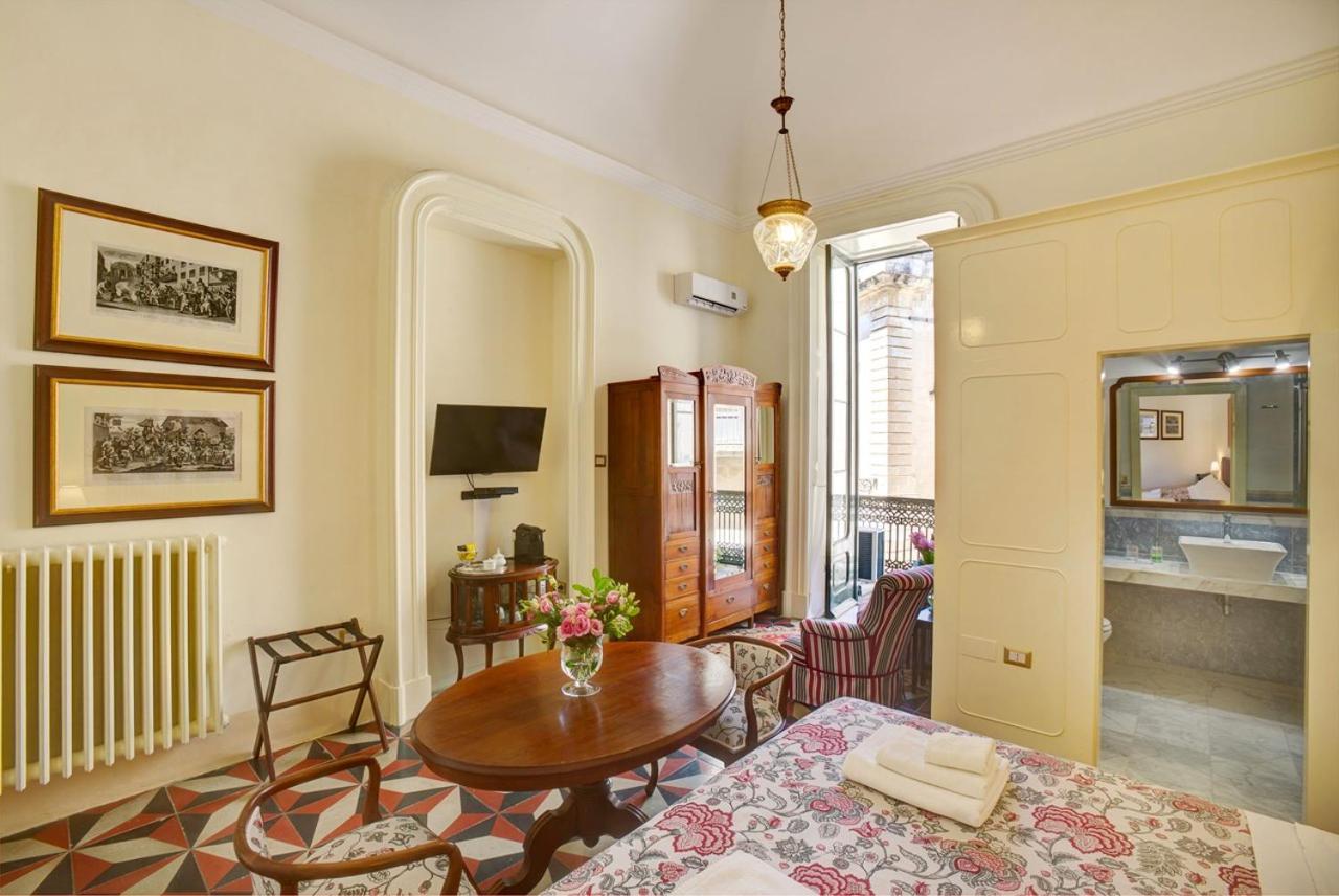 לצ'ה Palazzo Bernardini Suites מראה חיצוני תמונה
