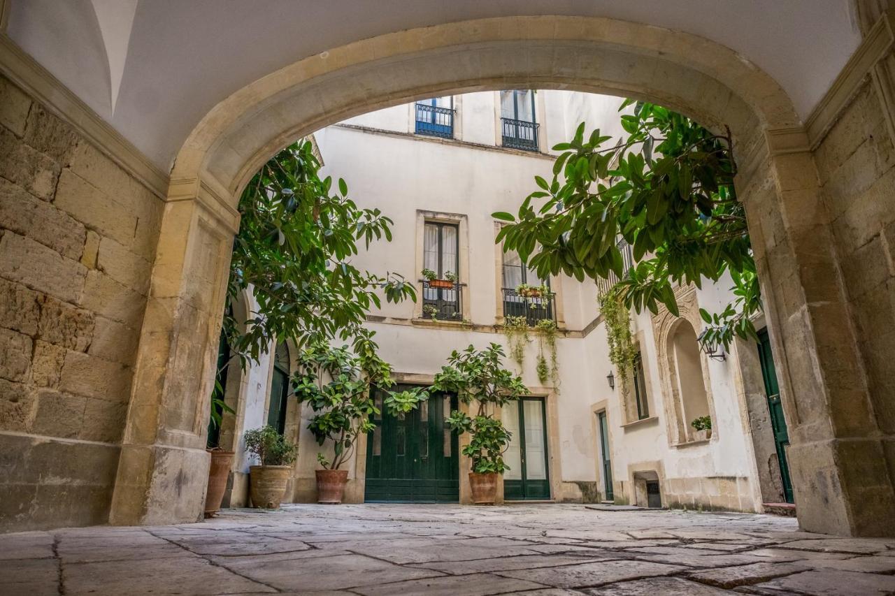 לצ'ה Palazzo Bernardini Suites מראה חיצוני תמונה