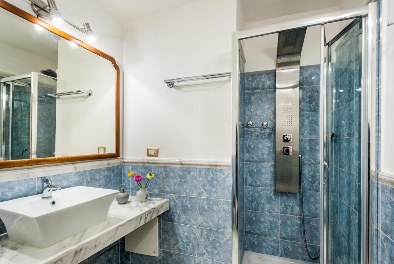 לצ'ה Palazzo Bernardini Suites מראה חיצוני תמונה