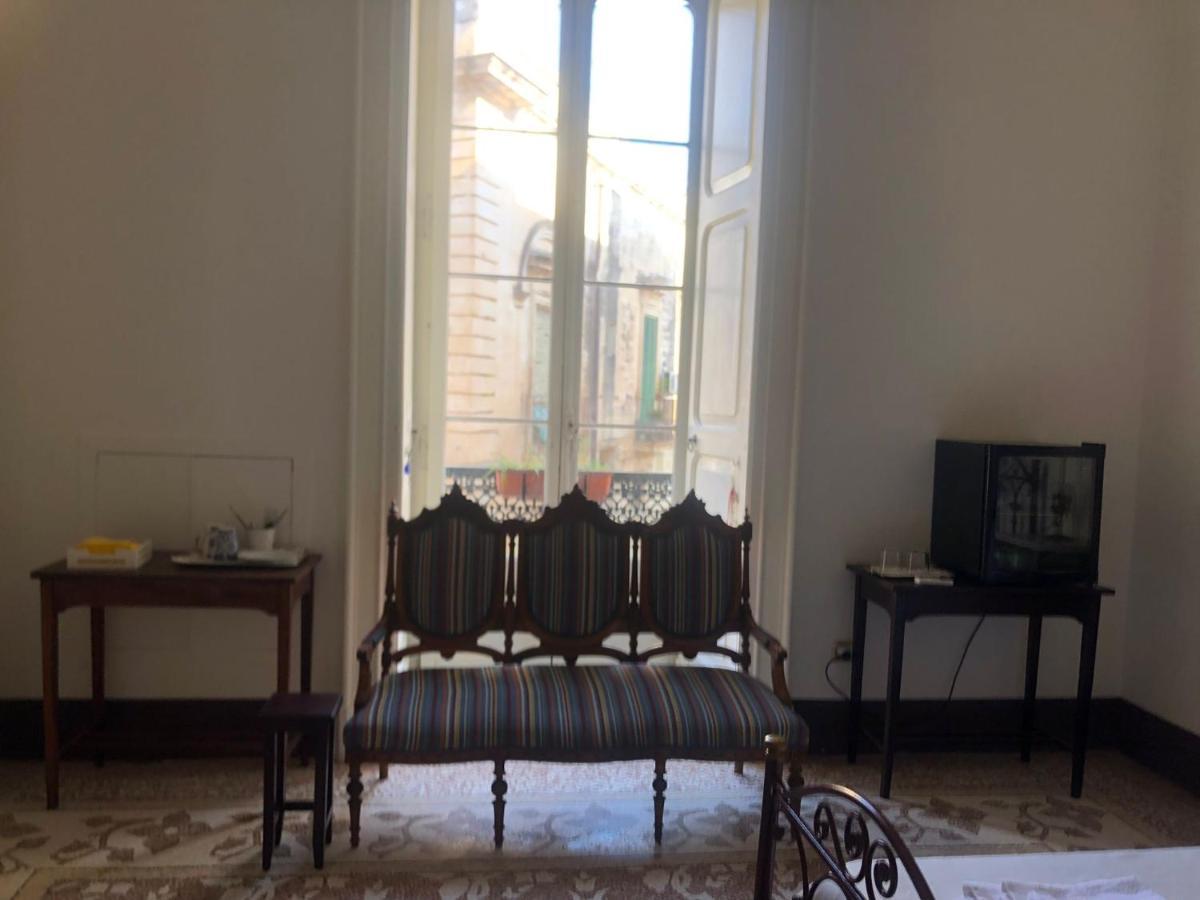 לצ'ה Palazzo Bernardini Suites מראה חיצוני תמונה