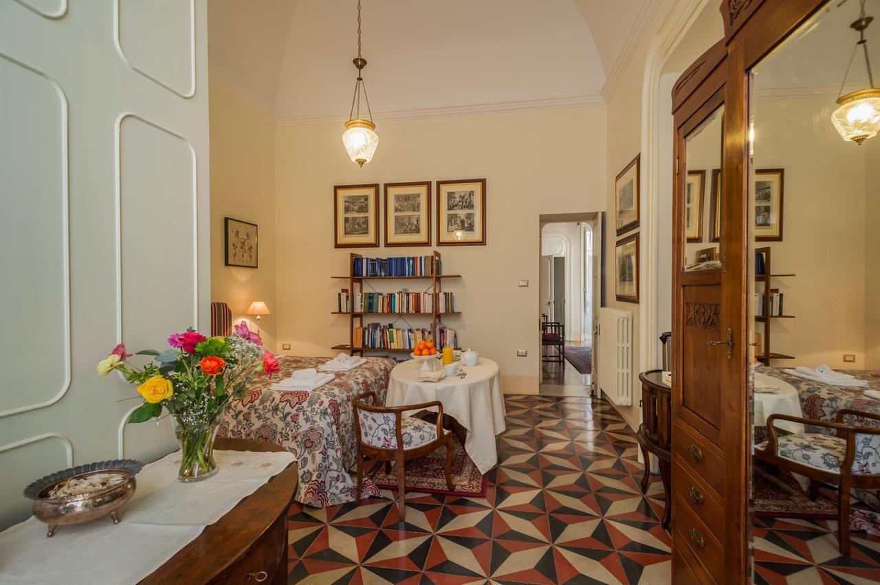 לצ'ה Palazzo Bernardini Suites מראה חיצוני תמונה