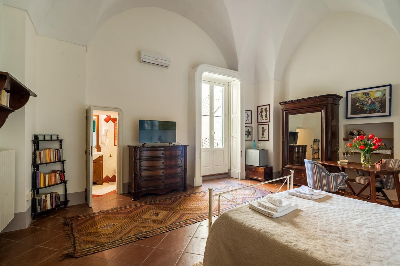 לצ'ה Palazzo Bernardini Suites מראה חיצוני תמונה